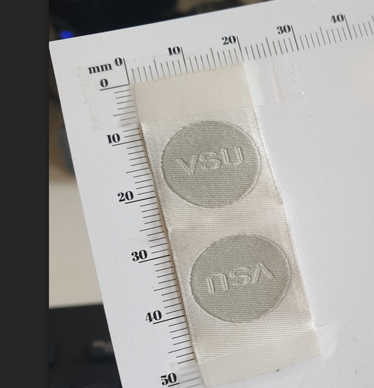 CUSTOM LABELS / Elizabeth Knowles